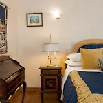 Luxury With Colosseum View Apartment *