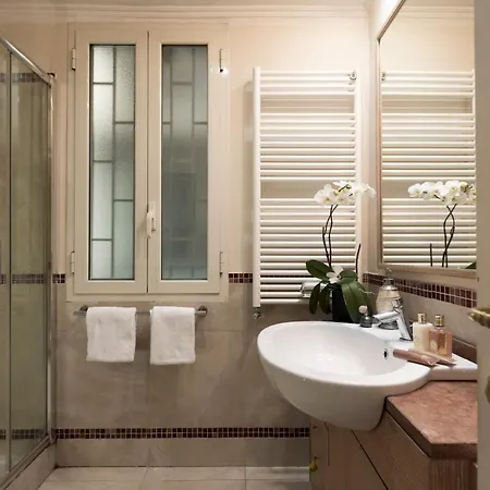 Luxury With Colosseum View