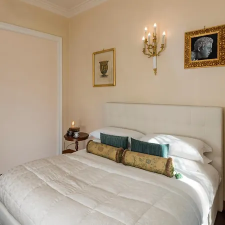 Luxury With Colosseum View
